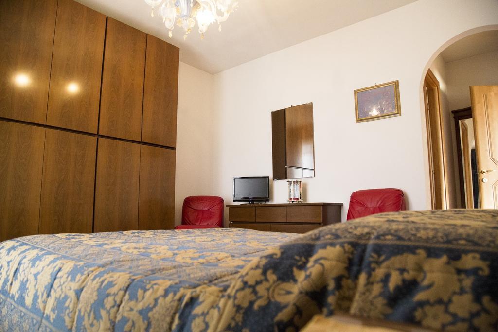 B&B Nuovo Paradiso Pescia Phòng bức ảnh